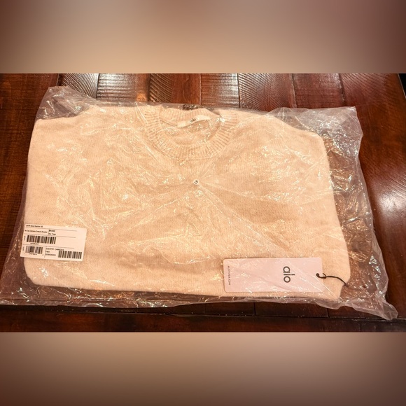 ALO Cashmere Crewneck Unisex Sweater NWT - Picture 9 of 9